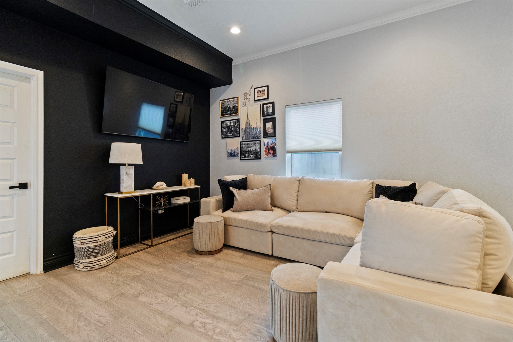 6706 Lozier Street Houston, TX 77021 - Photo 23 of 32 a living room with furniture and a flat screen tv