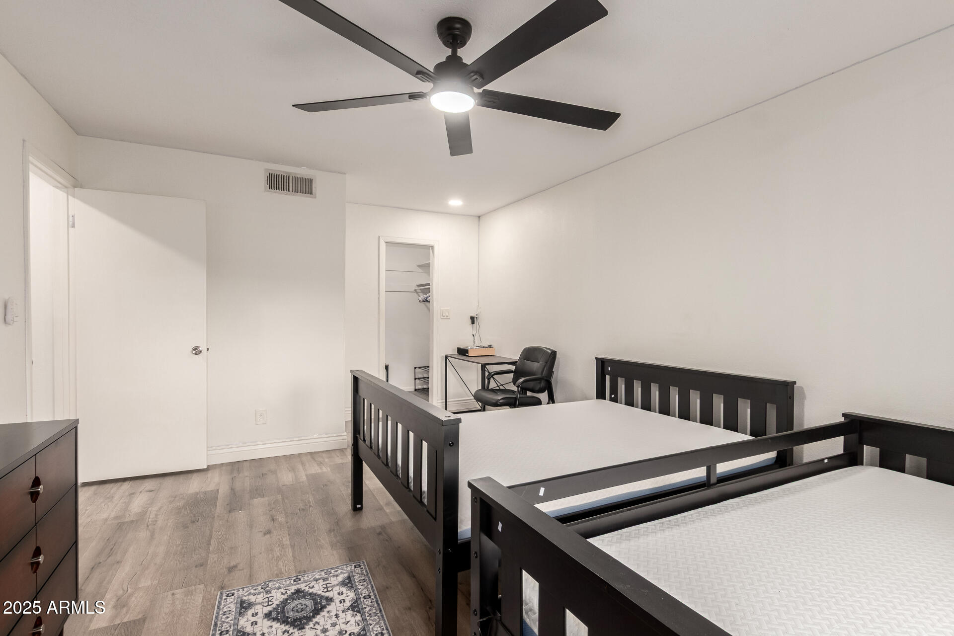 4561 West McLellan Road Glendale, AZ 85301 - Photo 19 of 32 a view of a livingroom with furniture