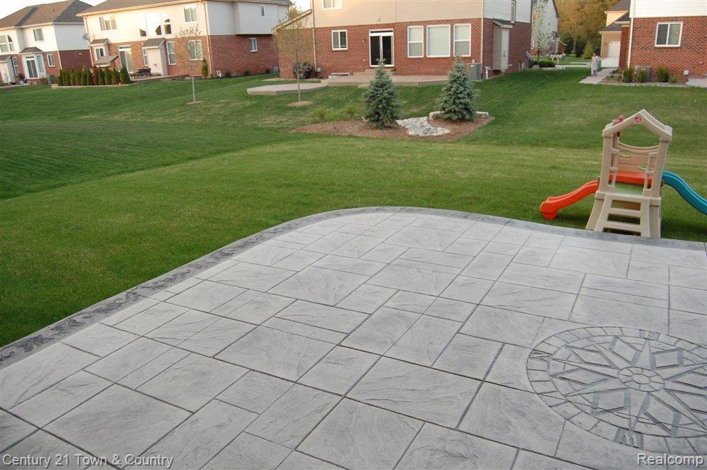 3675 Connors Drive Rochester, MI 48307 - Photo 22 of 25 Lovely Patio