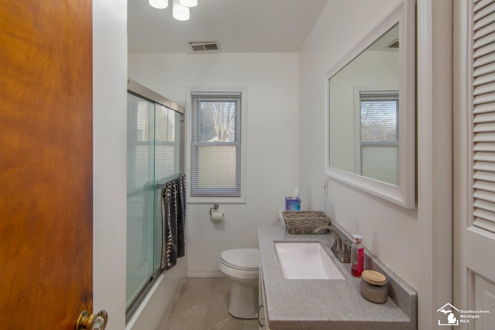 30664 Beverly Road Romulus, MI 48174 - Photo 15 of 35 50136144-da358de2-eb39-4fa8-8786-488aad79edbf.JPG