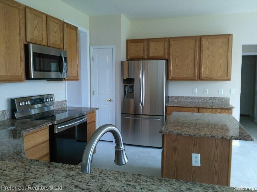 396 Springfield Drive Canton, MI 48188 - Photo 12 of 28 Kitchen