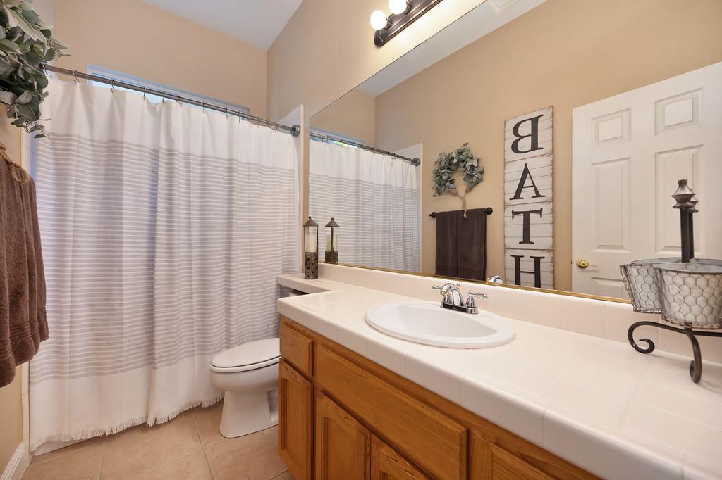 1685 Iroquois Road Rocklin, CA 95765 - Photo 35 of 73 a bathroom with a sink and a mirror