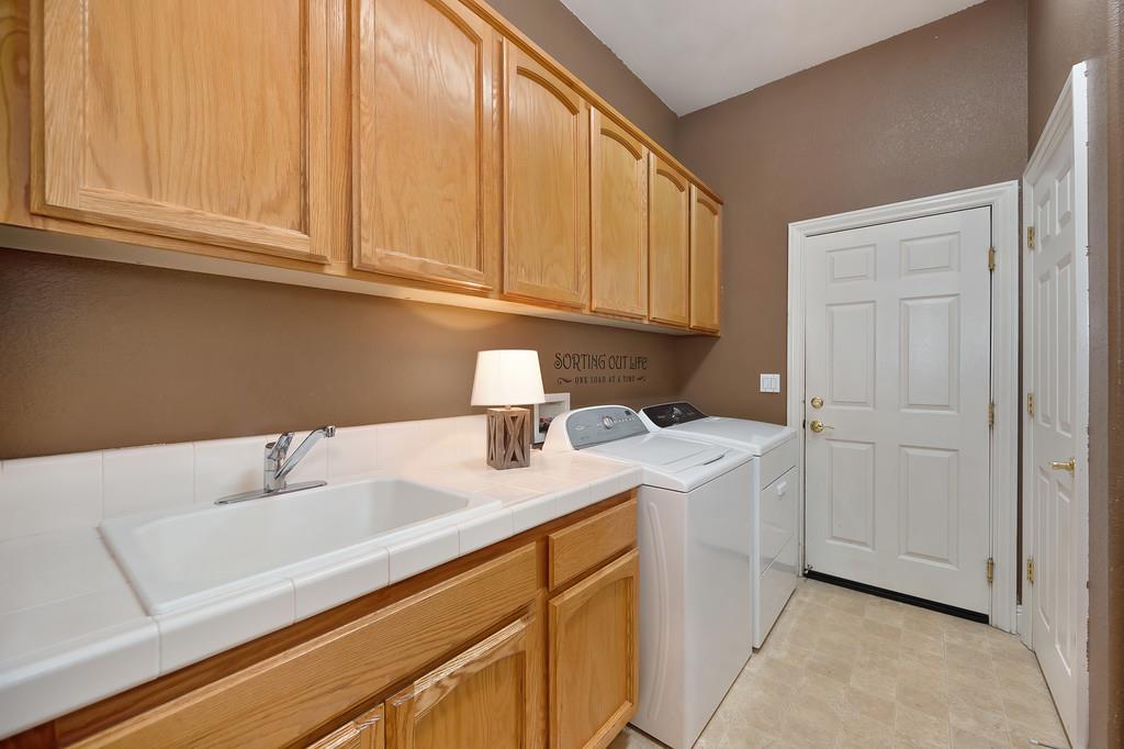 1685 Iroquois Road Rocklin, CA 95765 - Photo 39 of 73 a bathroom with a sink and cabinets