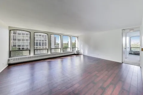 $209,000 | 1401 East 55th Street, Unit 602N, Chicago, IL 60615