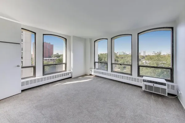 $209,000 | 1401 East 55th Street, Unit 602N, Chicago, IL 60615