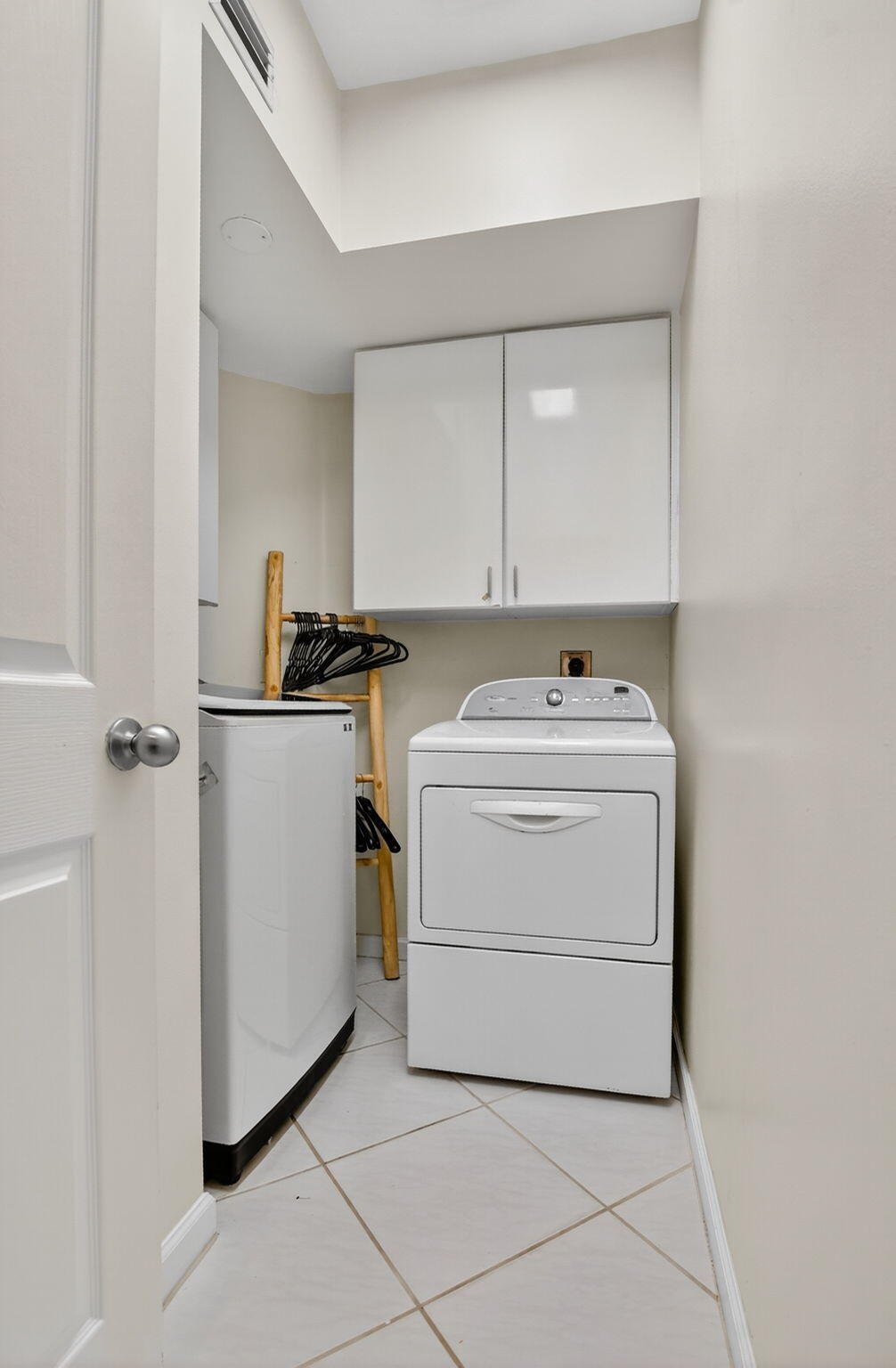 2565 Northwest 52nd Street Boca Raton, FL 33496 - Photo 19 of 122 19-web-or-mls-DSC_2002