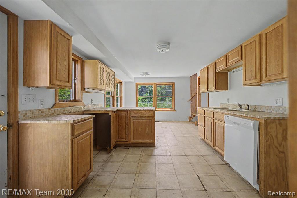 2145 Oakville Waltz Road New Boston, MI 48164 - Photo 36 of 56