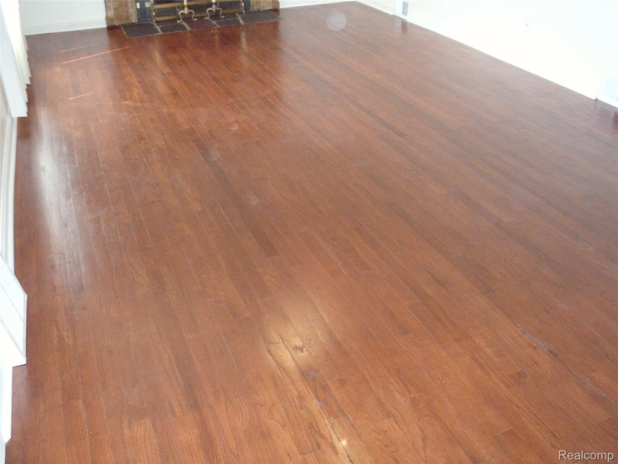 8651 Harding Street Center Line, MI 48015 - Photo 7 of 43 DSCI3153.JPG