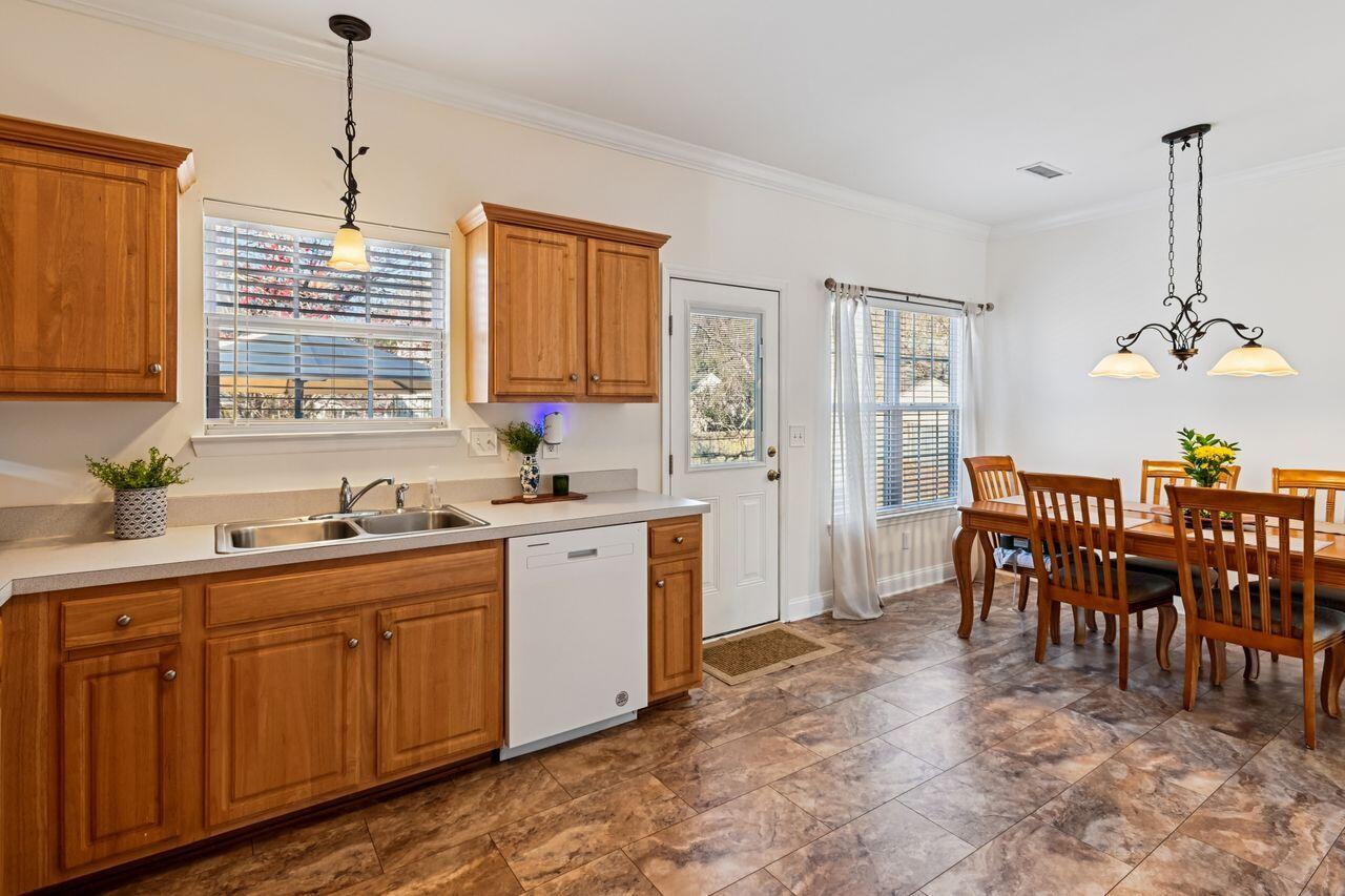 18 Burky Court Hanahan, SC 29410 - Photo 14 of 37 Kitchen