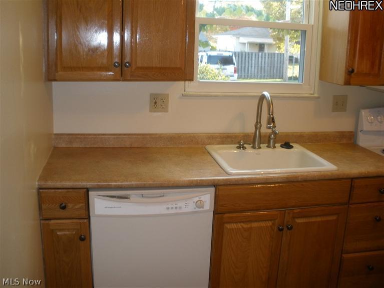 4211 New Road Austintown, OH 44515 - Photo 5 of 11
