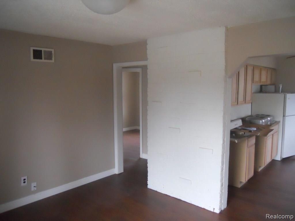 22739 Middlebelt Road Farmington, MI 48336 - Photo 5 of 11