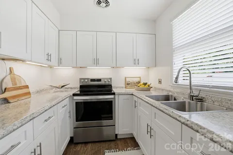 $299,900 | 4500 Woodlark Lane, Charlotte, NC 28211