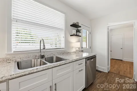 $299,900 | 4500 Woodlark Lane, Charlotte, NC 28211