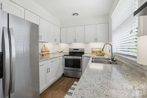 $299,900 | 4500 Woodlark Lane, Charlotte, NC 28211