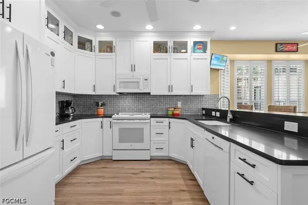 $3,350,000 | 11525 Andy Rosse Lane, Captiva, FL 33924