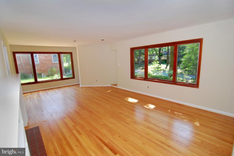 2000 Jamestown Road Alexandria, VA 22308 - Photo 1 of 30 Living Room