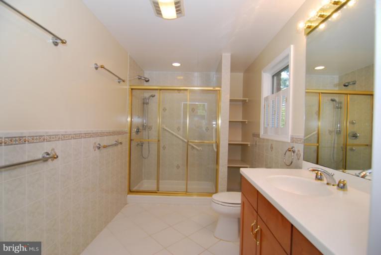 2000 Jamestown Road Alexandria, VA 22308 - Photo 26 of 30 Bath (Master)