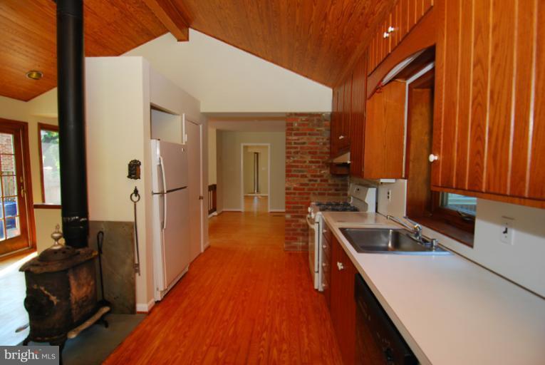 2000 Jamestown Road Alexandria, VA 22308 - Photo 7 of 30 Kitchen
