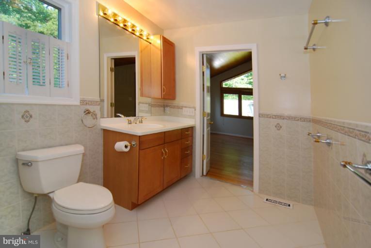 2000 Jamestown Road Alexandria, VA 22308 - Photo 9 of 30 Bath (Master)