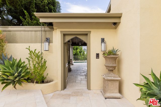 $13,000 | 3425 Ione Drive, Los Angeles, CA 90068