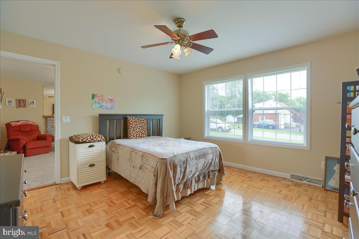 327 Dahlia Road Lancaster, PA 17602 - Photo 14 of 21 Gallery Image 14