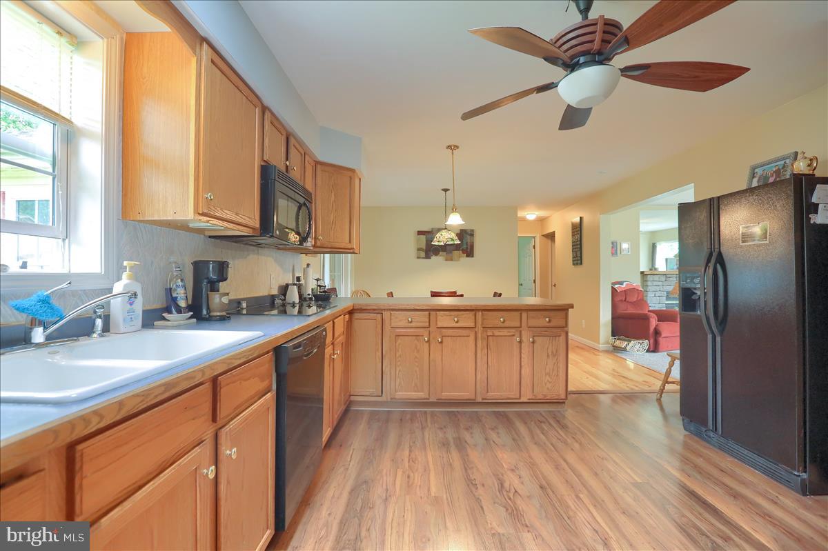 327 Dahlia Road Lancaster, PA 17602 - Photo 8 of 21 Gallery Image 8