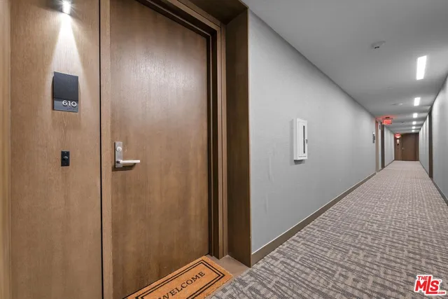 a view of entryway with a window