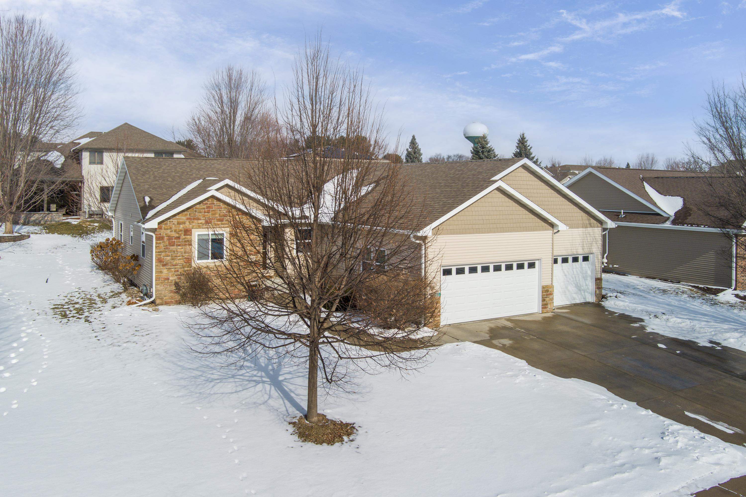 4433 Memorial Circle Windsor, WI 53598 - Photo 2 of 40