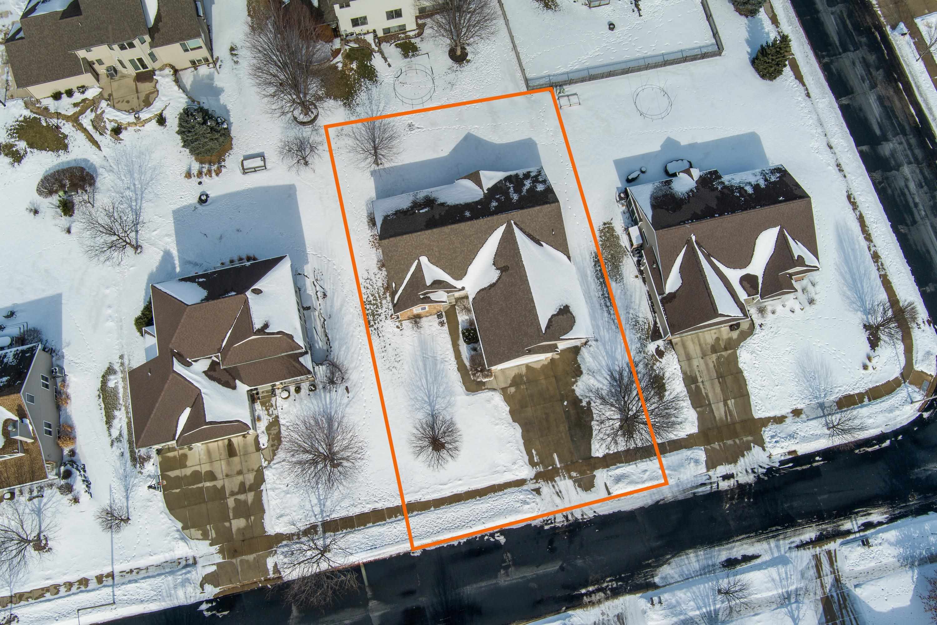 4433 Memorial Circle Windsor, WI 53598 - Photo 4 of 40