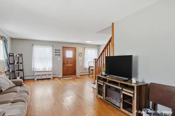 $305,000 | 442 West Oriole Trail, Cary, IL 60013