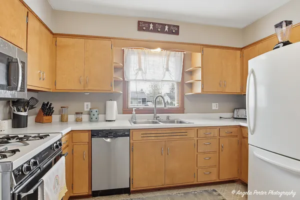 $305,000 | 442 West Oriole Trail, Cary, IL 60013