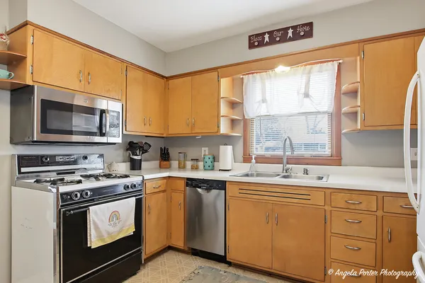 $305,000 | 442 West Oriole Trail, Cary, IL 60013