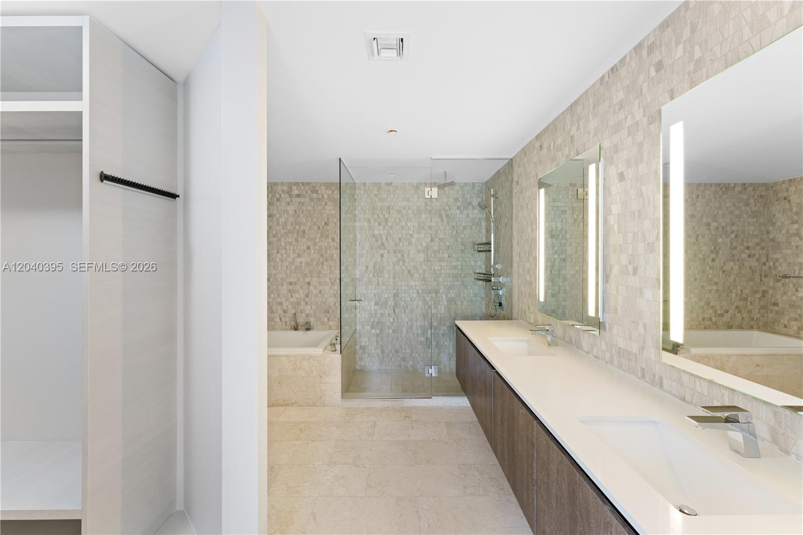 88 Southwest 7th Street, Unit 712 Miami, FL 33130 - Photo 12 of 22