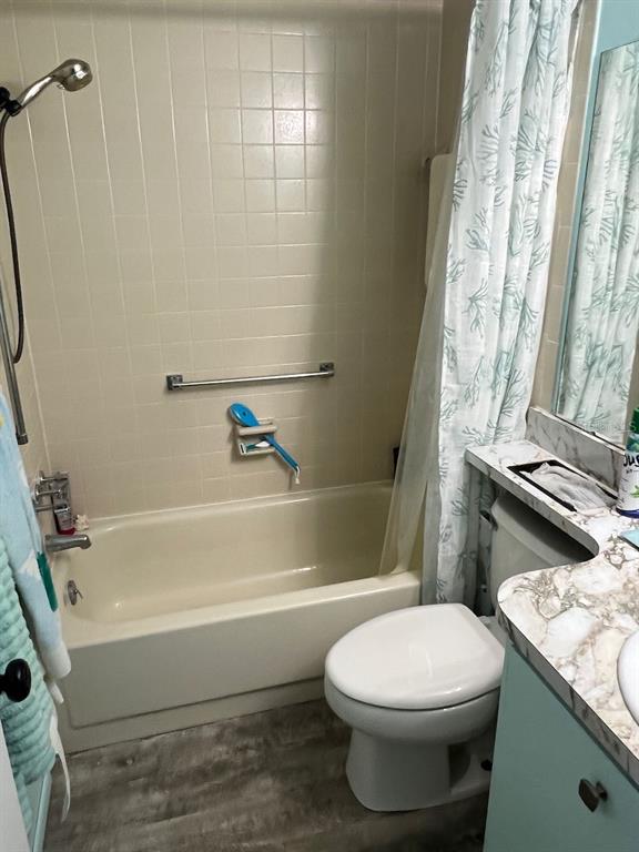 12908 Wedgewood Way, Unit D Hudson, FL 34667 - Photo 37 of 55 a bathroom with a toilet and a bathtub