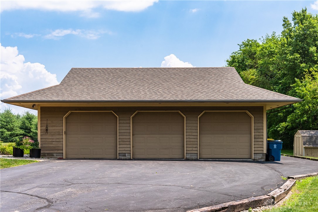 9242 Barnes Road Clayton, OH 45315 - Photo 38 of 60 Gallery Image 38