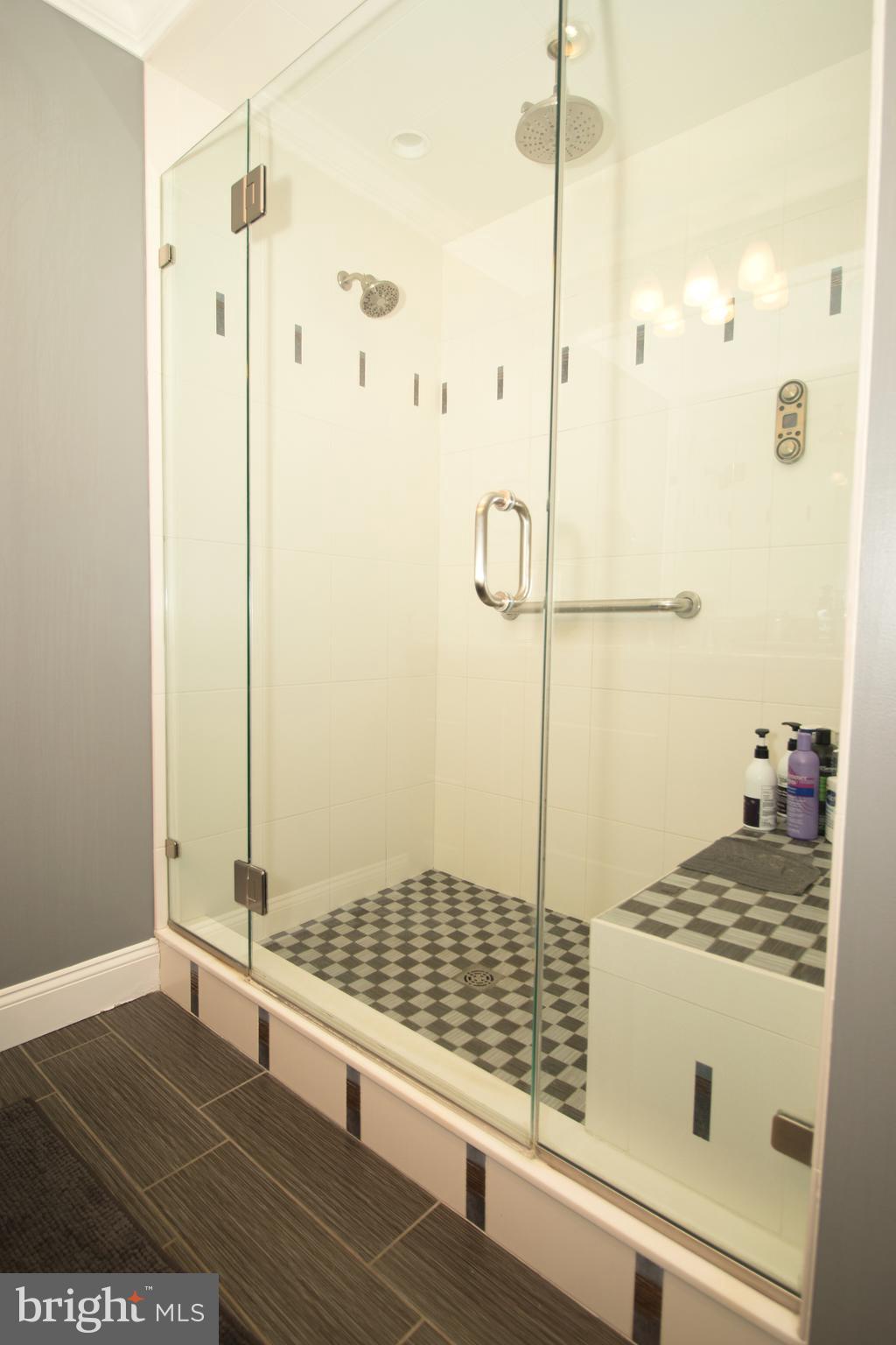 136 Washington Drive Warminster, PA 18974 - Photo 22 of 39 a bathroom with a shower