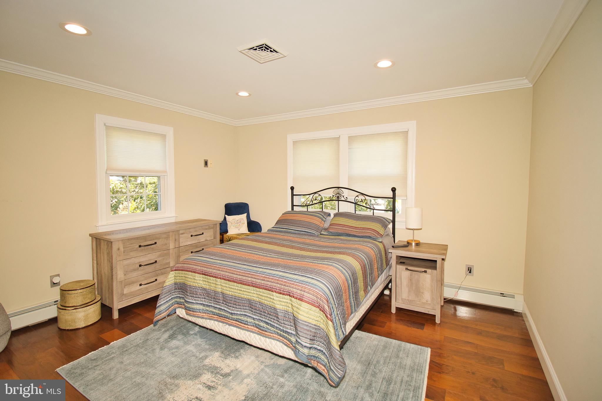 136 Washington Drive Warminster, PA 18974 - Photo 25 of 39 a bedroom with a bed and a table