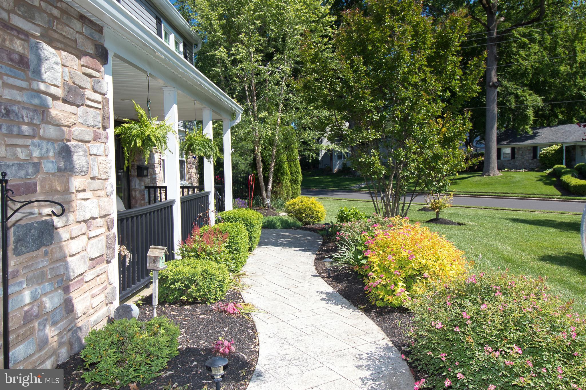 136 Washington Drive Warminster, PA 18974 - Photo 28 of 39 a view of a backyard with garden