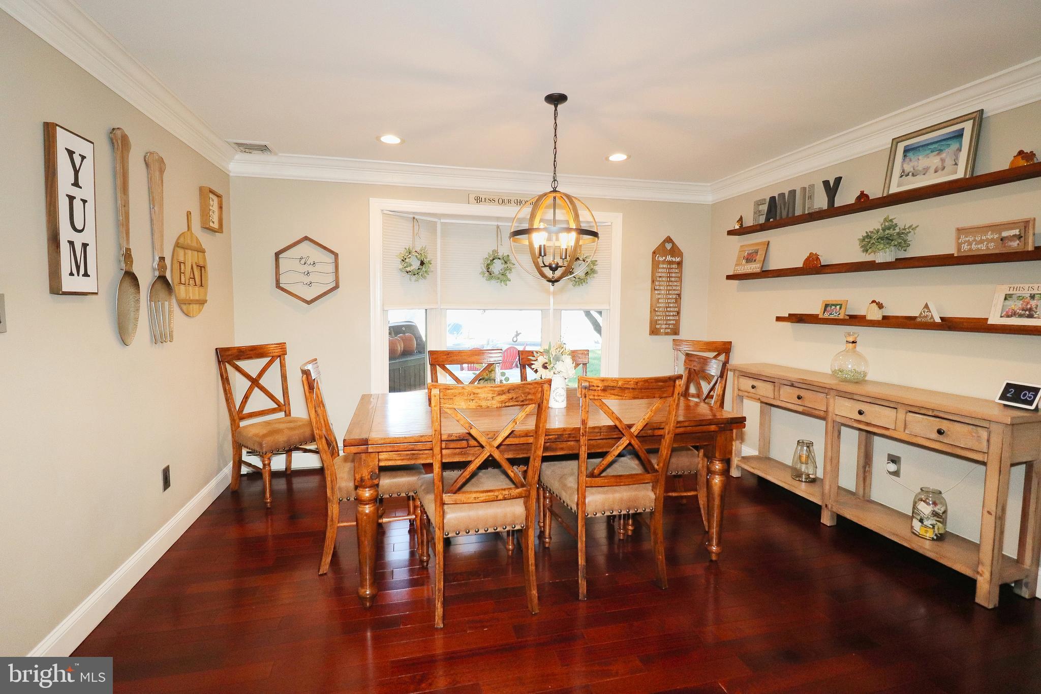 136 Washington Drive Warminster, PA 18974 - Photo 7 of 39 a large kitchen with a table and chairs