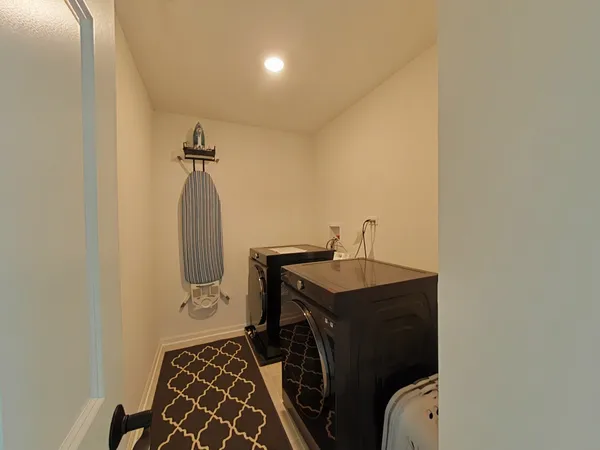 $500,000 | 4204 Chelsea Mnr Circle, Aurora, IL 60504