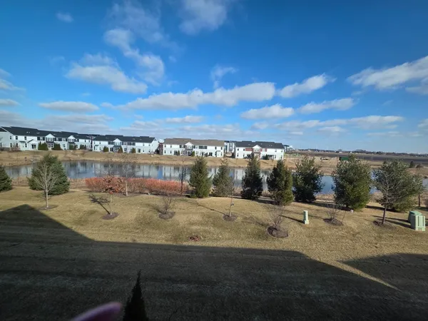 $500,000 | 4204 Chelsea Mnr Circle, Aurora, IL 60504