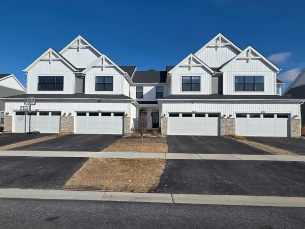 $500,000 | 4204 Chelsea Mnr Circle, Aurora, IL 60504