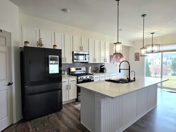 $500,000 | 4204 Chelsea Mnr Circle, Aurora, IL 60504