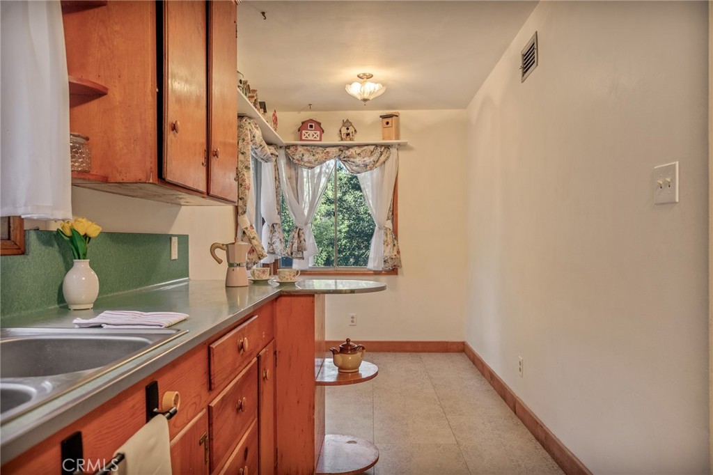720 Rocky Loop Crestline, CA 92325 - Photo 18 of 48