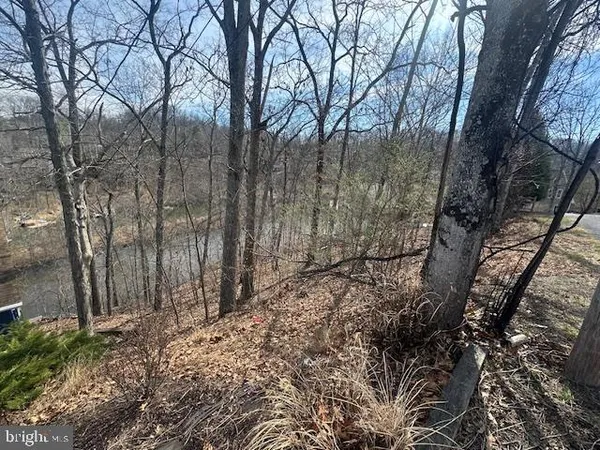 $49,900 | 1231 Lakeview Drive, Cross Junction, VA 22625