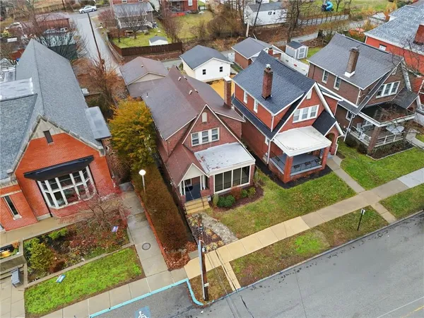 $495,000 | 359 Pennsylvania Avenue, Oakmont, PA 15139