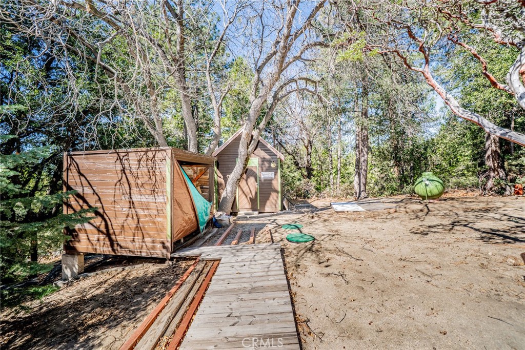 52647 Pine Cove Road Idyllwild, CA 92549 - Photo 27 of 35 a view of a backyard with wooden fence