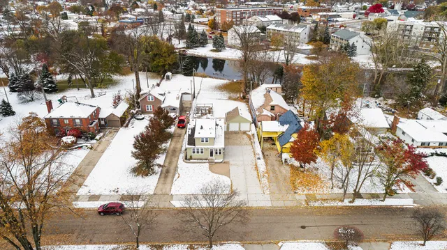 $300,000 | 38 Riverside Drive, Mount Clemens, MI 48043