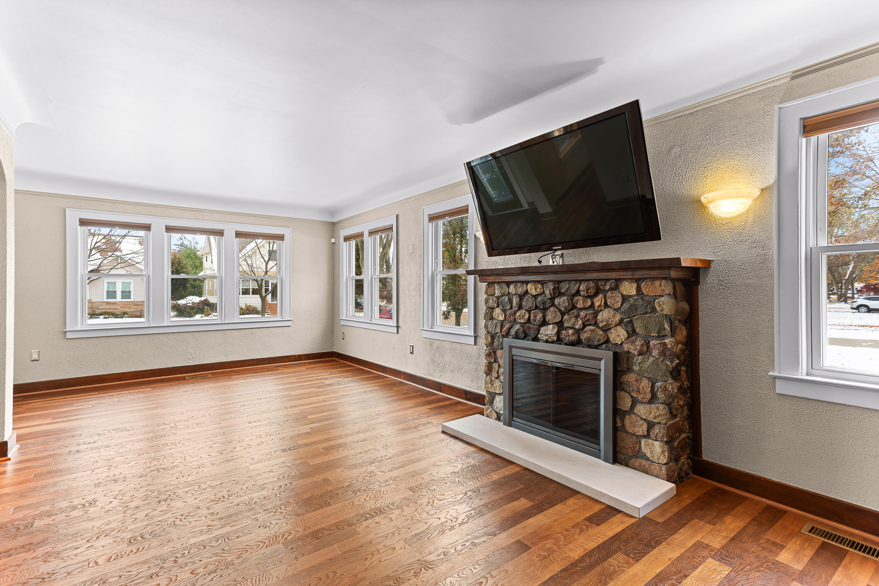 38 Riverside Drive Mount Clemens, MI 48043 - Photo 22 of 45 IMG_8214