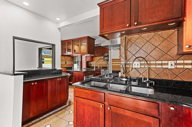 $300,000 | 38 Riverside Drive, Mount Clemens, MI 48043